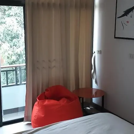 Loft Style Townhouse Near Old City Chiang Mai Exterior photo