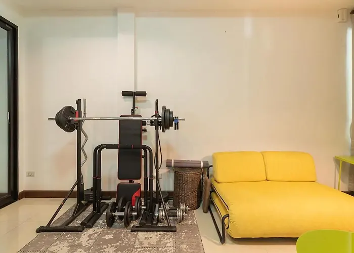 Loft Style Townhouse Near Old City