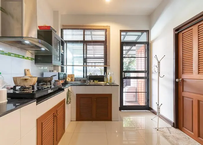 Loft Style Townhouse Near Old City