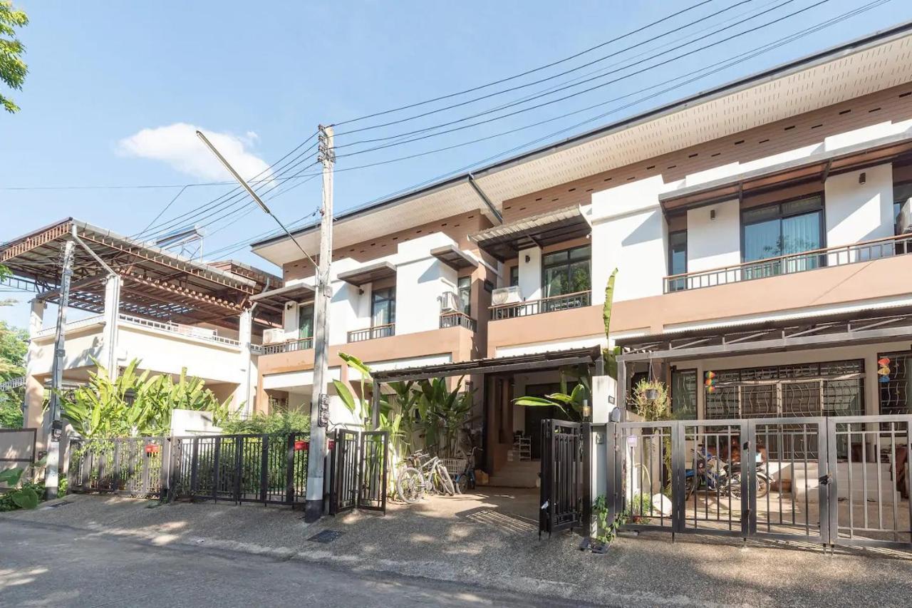 Loft Style Townhouse Near Old Homestay Chiang Mai