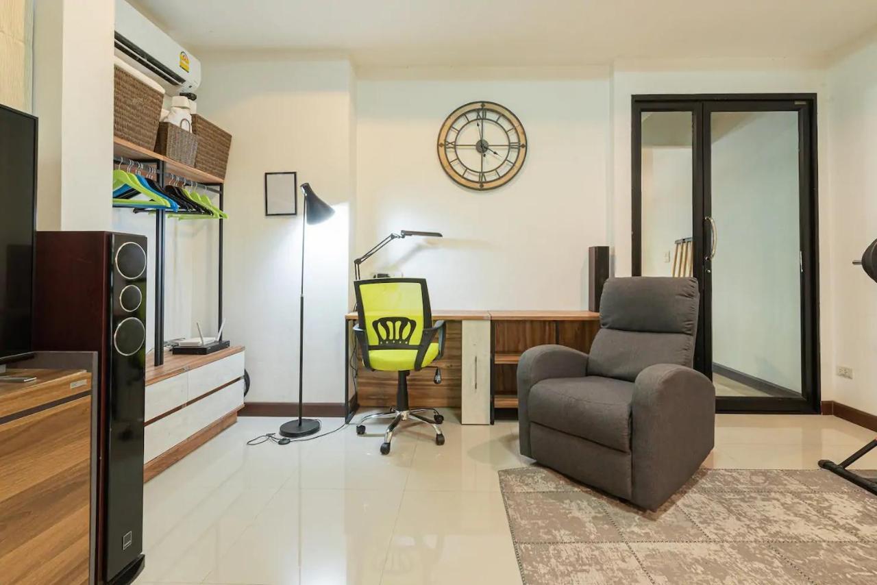 Loft Style Townhouse Near Old Homestay Chiang Mai