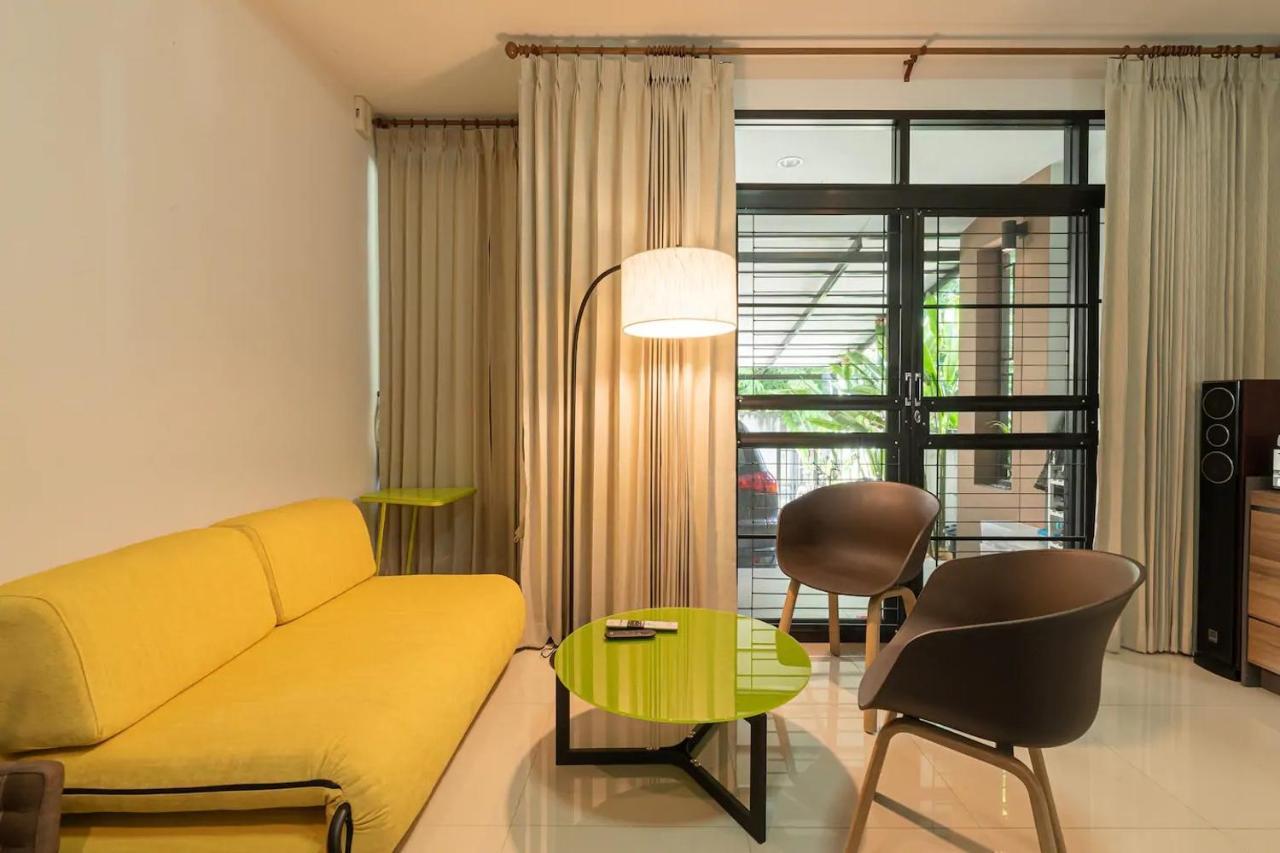 Loft Style Townhouse Near Old Homestay
